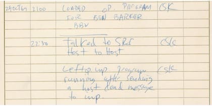 El cuaderno donde el estudiante de Kleinrock anotó el primer mensaje enviado por Arpanet