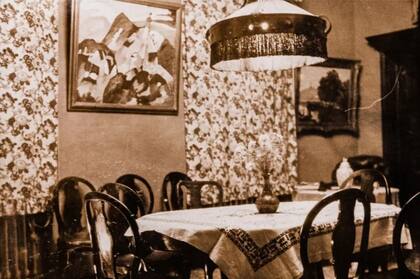 El cuadro de Kandinsky en la sala de la mansión de la familia Stern