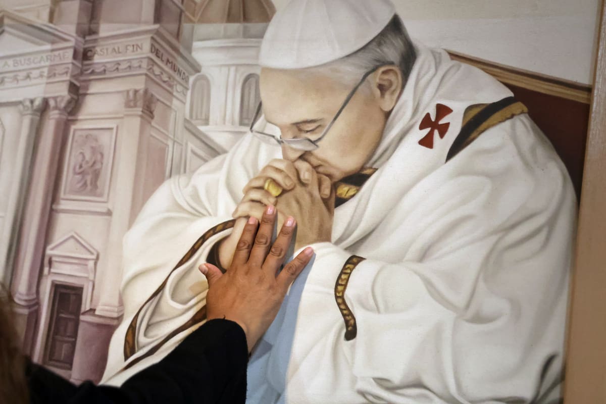 El cuadro que pintó Mercedes Fariña se guarda en el Vaticano; los fieles rezan ante una reproducción en la Basílica San José De Flores