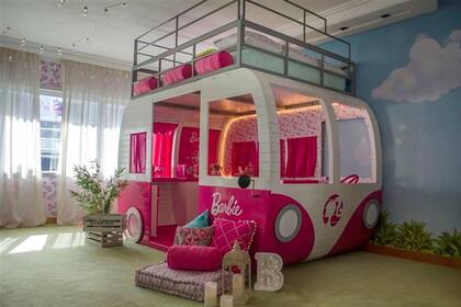 El cuarto de la famosa muñeca, una invitación al glamping cinco estrellas, bate récords de pequeñas huéspedes que juegan toda la noche