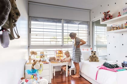 El cuarto de Martina se construyó en lo que era la doble altura del living.