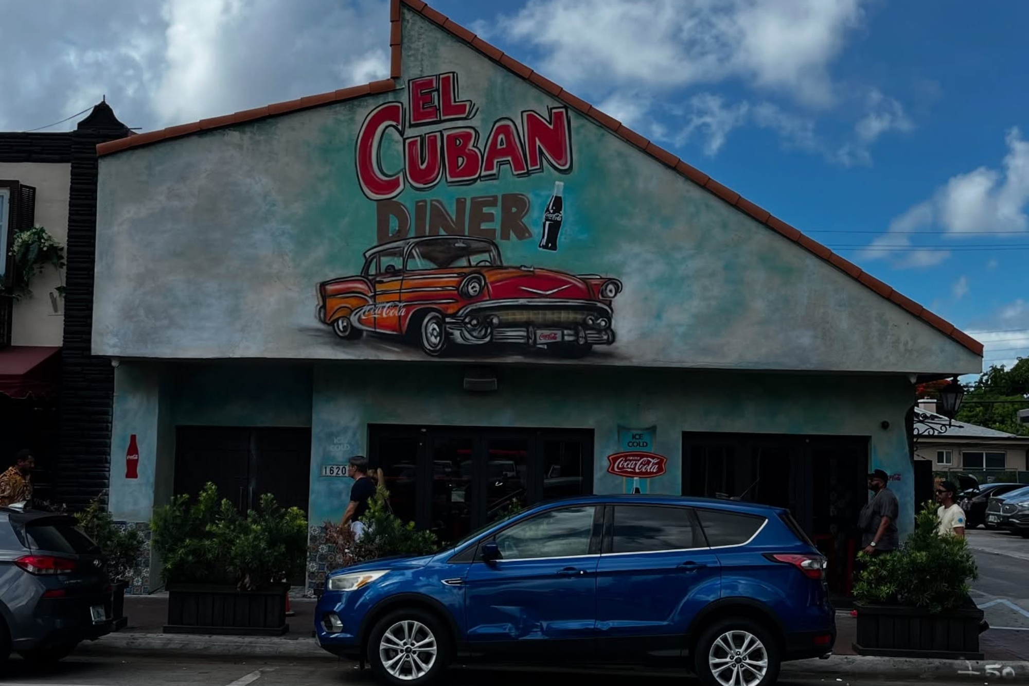 El Cuban Diner, ubicado en el corazón de Little Havana, ofrece una variada selección de bowls, ensaladas, pizzas y pastas