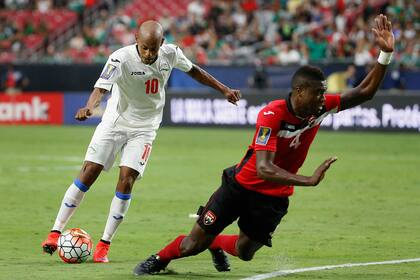 El cubano Ariel Martinez en acción durante un partido ante Trinidad y Tobago, en el úlyimo campeonato que jugó para Cuba, en 2015