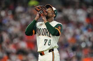 Henderson conecta triple en el séptimo inning de 4 carreras de Orioles, que vencen 6-4 a Filis