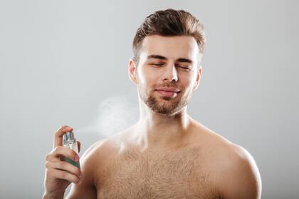 El cuello y la nuca son algunos de los lugares esenciales para aplicarse un perfume