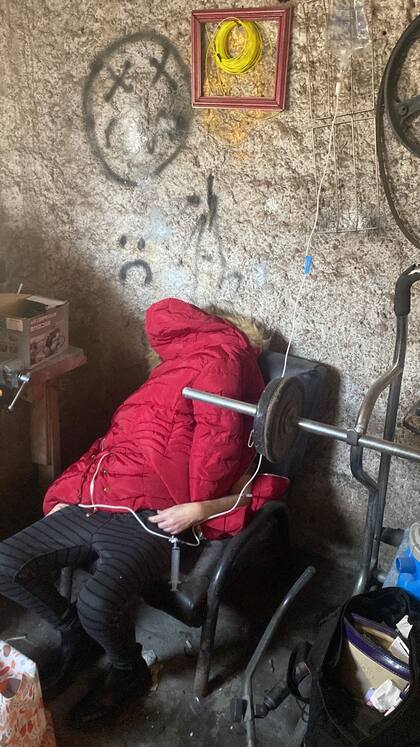 El cuerpo de la enfermera Elizabeth Di Legge, en un galpón del fondo de su casa en González Catán
