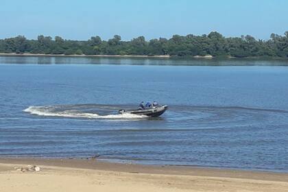 El cuerpo de la joven fue hallado esta mañana en la orilla del río Uruguay