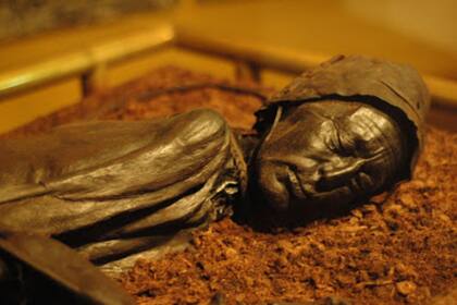 El cuerpo del hombre de Tollund se conservó casi en perfecto estado gracias a las propiedades naturales del lugar donde fue enterrado
