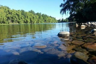 Encontraron el cuerpo de un hombre flotando en el río Negro