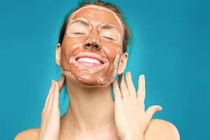 El cuidado de la piel es fundamental para mantener un rostro saludable y luminoso