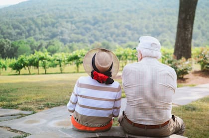 El cuidado de los nietos actúa como una forma de “gimnasia mental” para los adultos mayores