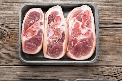 El cuidado preciso de la carne es necesario para evitar cualquier contaminación (Foto: Freepik)