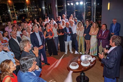 El cumpleañero compartió unas emotivas palabras de agradecimiento antes de soplar las velitas.