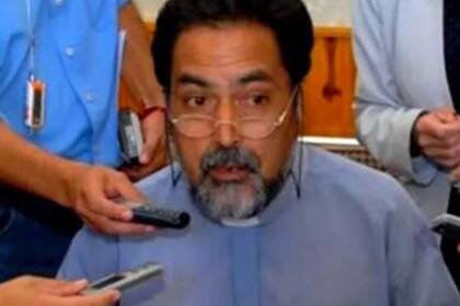 El cura dio una conferencia de prensa ayer