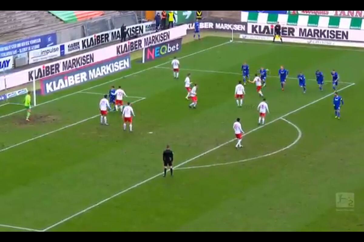 El curioso córner del Karlsruher en la segunda división del fútbol alemán