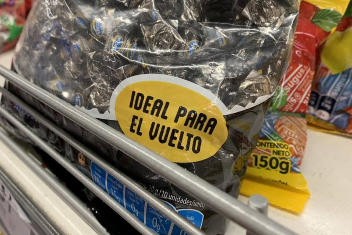El curioso mensaje que se puede leer en una bolsa de caramelos