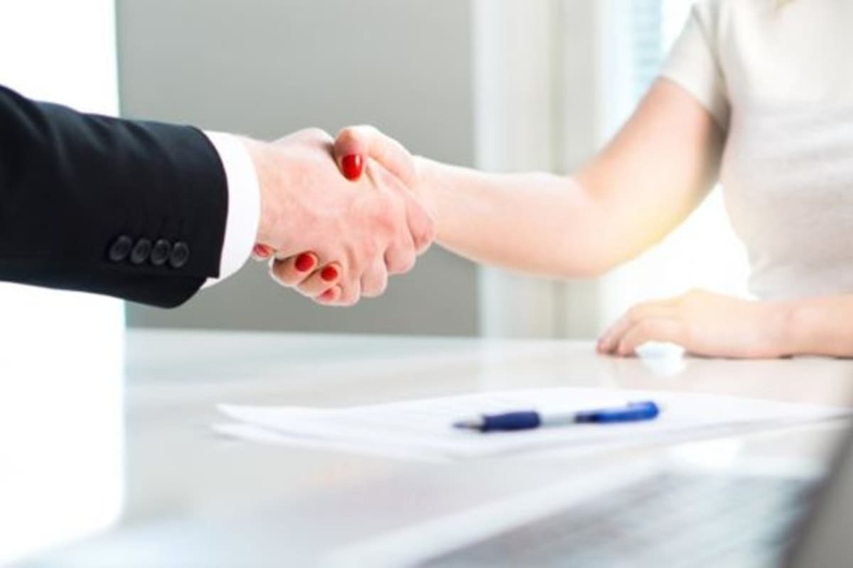 El currículum debería mostrar un patrón de ascenso y logros específicos con resultados comprobables.