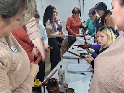 El curso de plomería para mujeres impulsado por la Fundación Cultura de Trabajo cuenta con certificación de la UTN