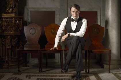 Mads Mikkelsen se luce en su papel de psicópata caníbal. (Gentileza Alquimia Comunicación)