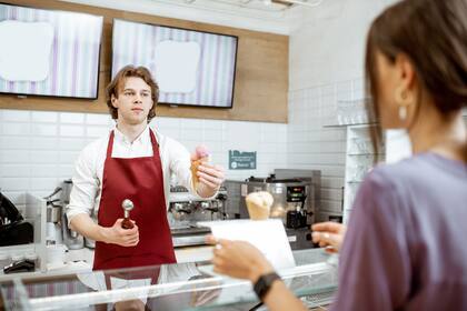 El de la heladería es uno de los casos en los cuales el intercambio entre dinero y bienes no es simultáneo