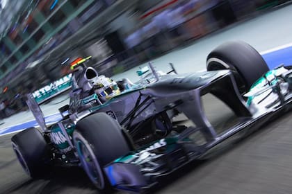 El de la temporada 2013 es el auto del primero de los 82 triunfos que Lewis Hamilton obtuvo en Mercedes y fue rematado por un valor millonario en Las Vegas.