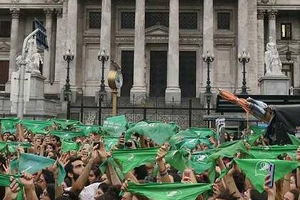 El debate para despenalizar y regular las interrupciones voluntarias de los embarazos está en marcha en el Congreso Nacional