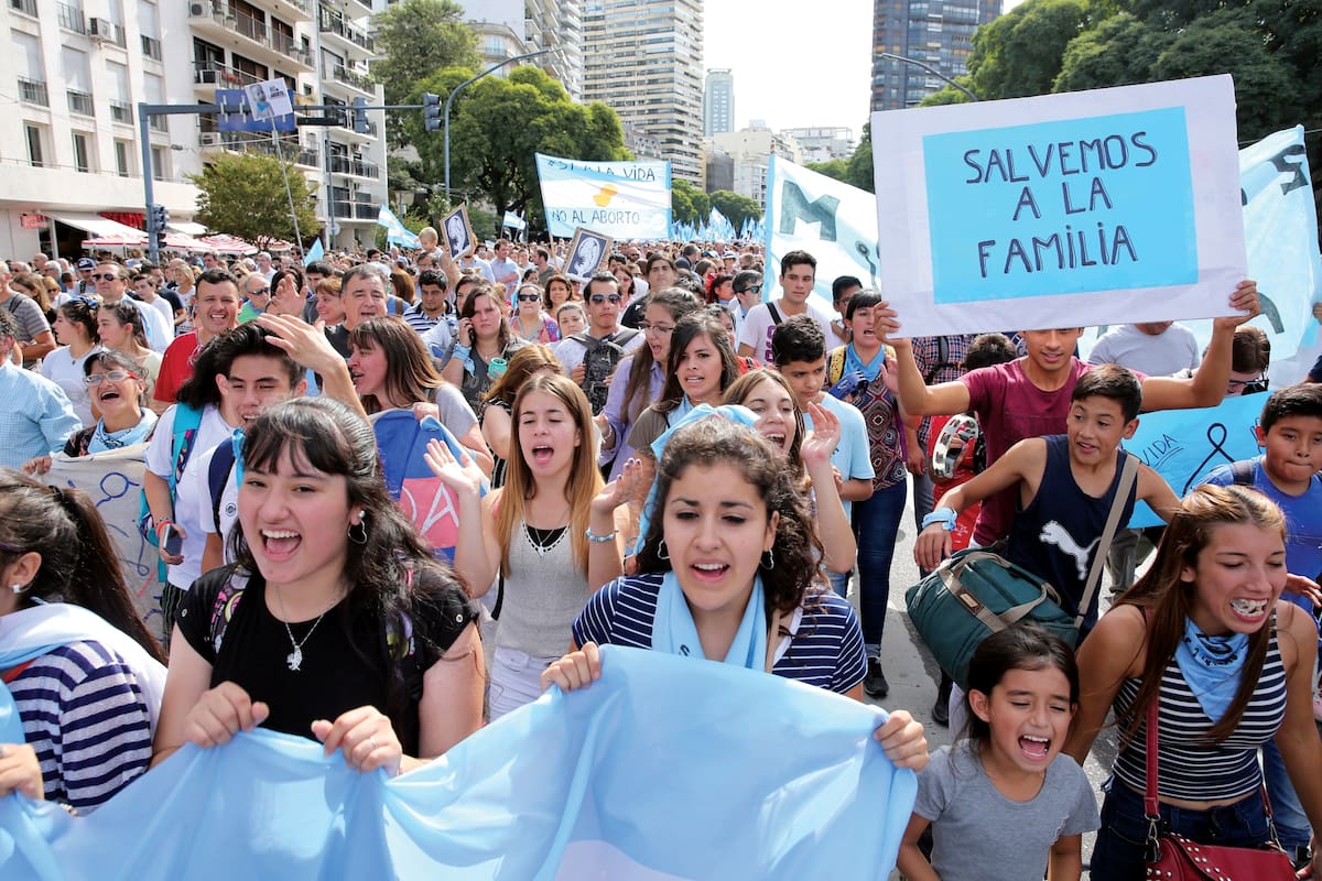 El debate por el aborto legal movilizó a los fieles y puso en el escenario político nuevas caras ligadas a iglesias y templos