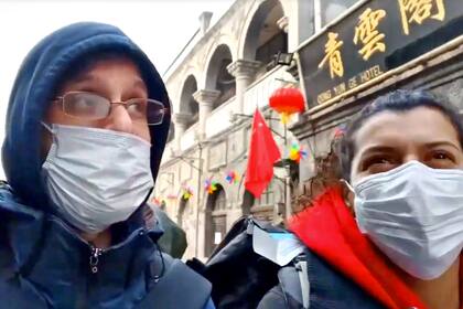 El debate por estas horas está centrado en la utilidad de los barbijos, que como se dijo, apenas se ven por las calles de EE.UU., a diferencia de China