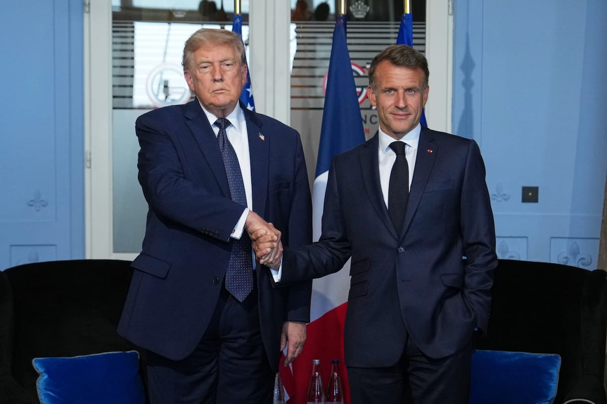 As pequenas pérolas de Trump no casamento de Macron: de apertos estranhos a piadas off-label