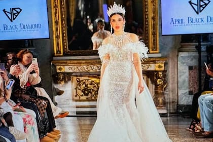 El debut de Emma Coronel, esposa del conocido narcotraficante Joaquín “El Chapo” Guzmán Loera, en la pasarela de la Semana de la Moda de Milán no pasó desapercibido (Imagen del Instagram oficial de Emma Coronel)