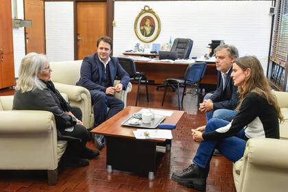 El decano de la facultad de Ciencias Exactas de la UBA, Guillermo Durán, y la vicedecana, Valeria Levy también participaron de la reunión con Elisa Carrió y Hernán Reyes