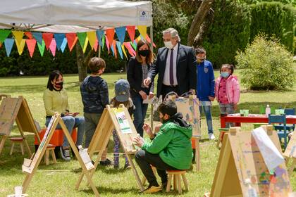 El decreto firmado por Alberto Fernández impactará en el cobro de la AUH del mes de diciembre - Fuente: Prensa Anses