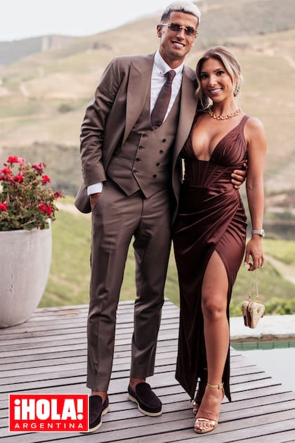 El defensor del Manchester City, João Cancelo, junto a su novia, Daniela Machado.
