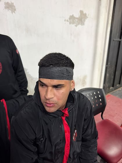 El defensor Facundo Díaz sufrió un corte en la cabeza