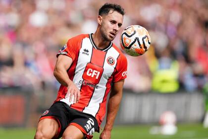 El defensor fue despedido afectuosamente por varios de los clubes donde jugó (Foto: The Sun)