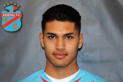 El defensor, recientemente transferido de Argentinos Juniors, recibió el impacto de bala mientras estaba reunido con amigos en Ciudad Evita