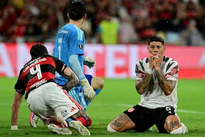 El defensor tuvo una chance clara en el primer tiempo y dejó la cancha a falta de 15 minutos