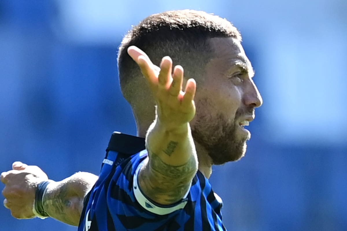 El delantero argentino de Atalanta Alejandro Gomez celebra tras anotar durante el partido de fútbol de la Serie A italiana Atalanta vs Cagliari el 4 de octubre de 2020 en el estadio Atleti Azzurri dItalia de Bérgamo.