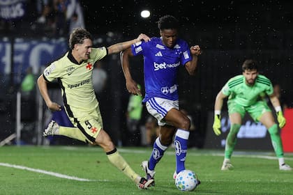 El delantero argentino Facundo Colidio, por contratiempos administrativos no podrá jugar la etapa definitoria de la Sudamericana. (Photo by Wagner Meier/Getty Images)