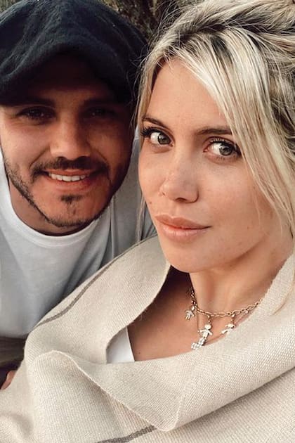 El delantero argentino y su mujer están juntos desde hace ocho años. Formaron una familia ensamblada con los hijos de ella, Valentino; Constantino y Benedicto- frutos de su anterior matrimonio con Maxi López- y las hijas de ambos; Francesca e Isabella.