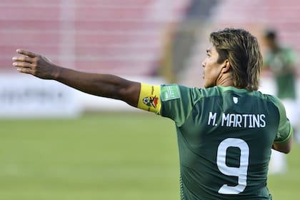 El delantero boliviano Marcelo Martins celebra tras marcar el tercer gol en la victoria 3-1 ante Venezuela en las eliminatorias del Mundial, el jueves 3 de junio de 2021, en La Paz. (Aizar Raldes/Pool vía AP)