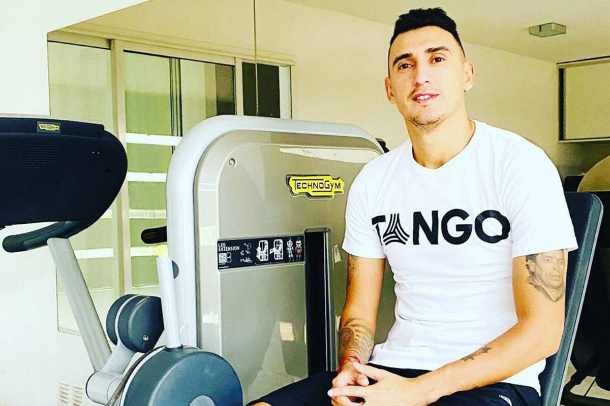 El delantero de 32 años quedará aislado por siete días en su barrio privado de Córdoba por un brote de coronavirus