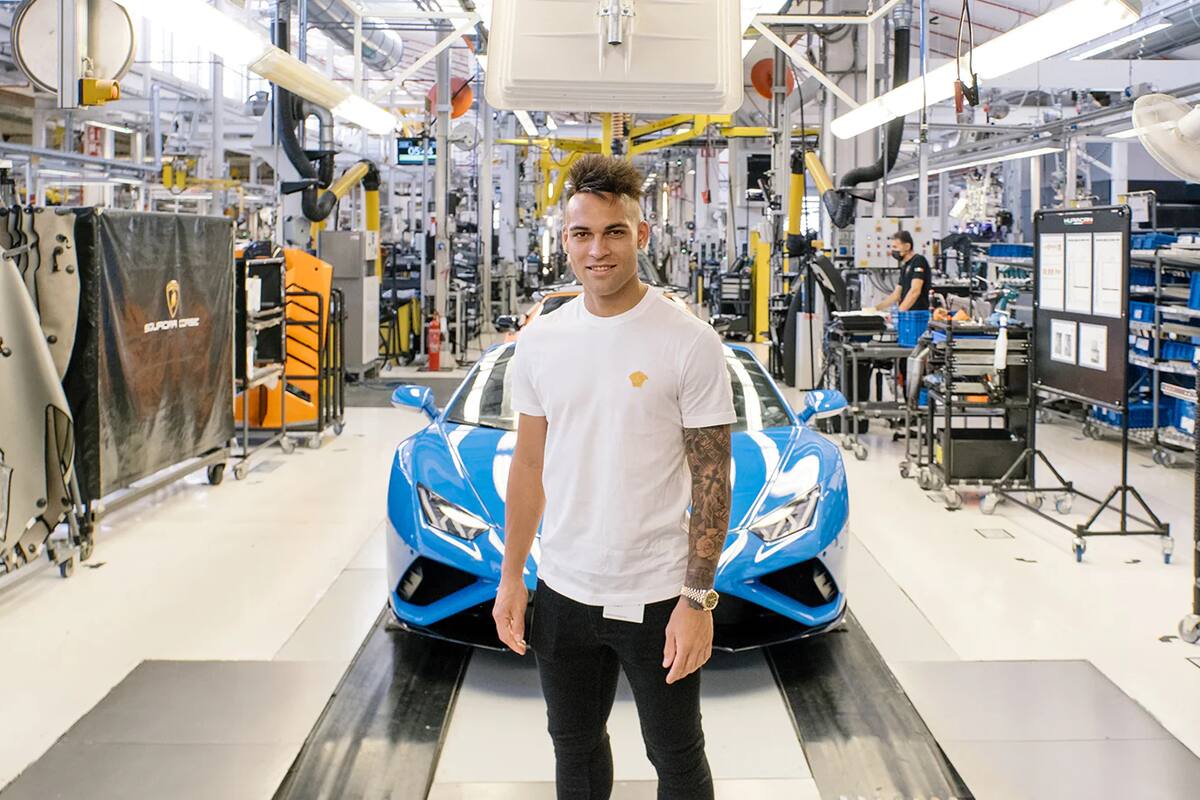 El delantero de la Selección Argentina hizo una visita especial a Lamborghini