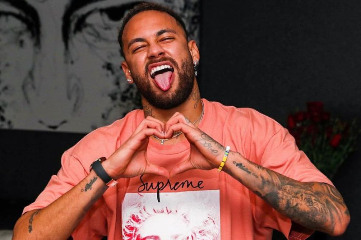 El delantero del PSG lanzó una catarata de twits sobre el reality que revoluciona a su país. Crédito: Instagram