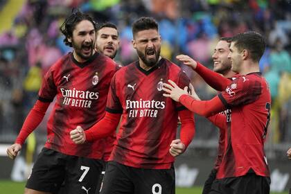 El delantero francés Olivier Giroud festeja un gol con su actual club, Milan de Italia, que abandonará a final de temporada para jugar en la MLS