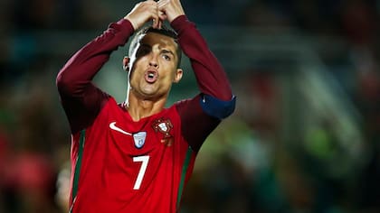 El delantero portugués anotó dos goles este domingo contra Letonia