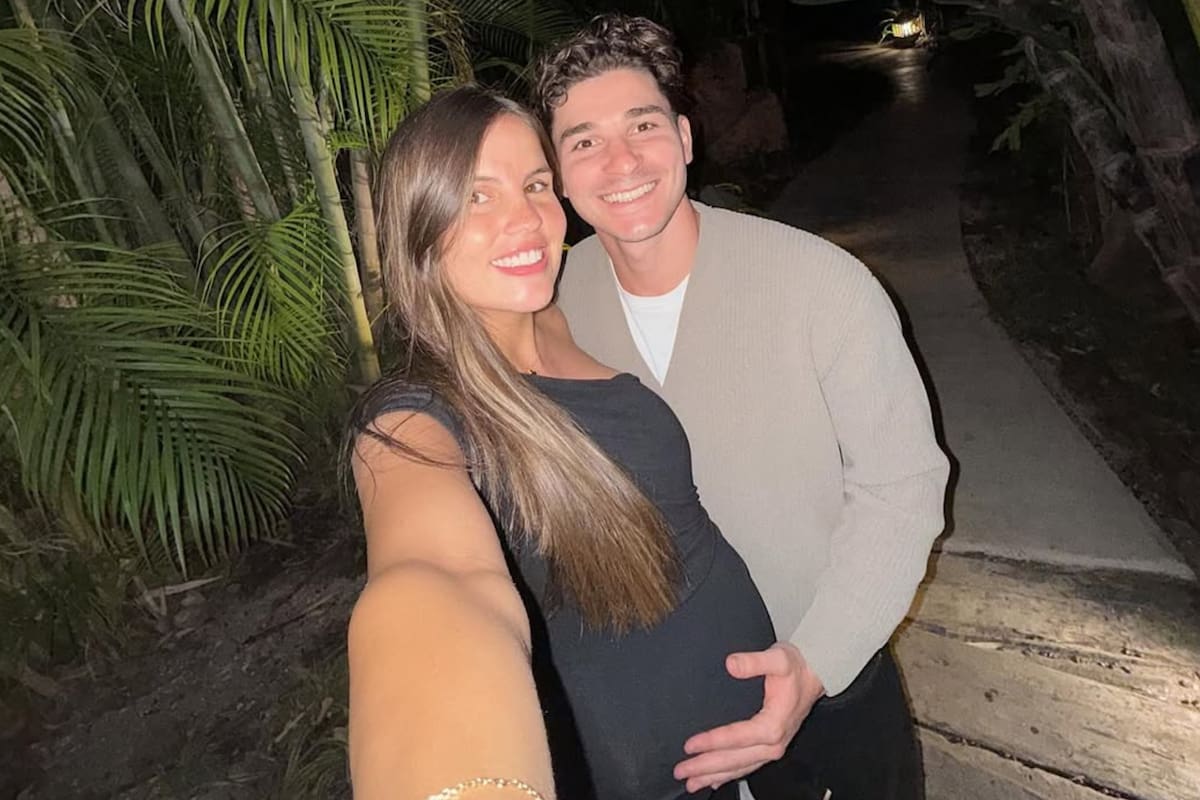 El delantero y su pareja descansaron antes de la llegada de Amadeo (Foto: @emiliafferrero)
