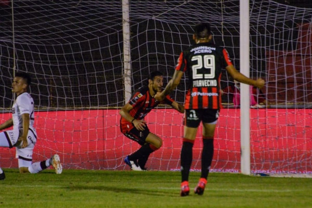 El delirio de todo Patronato: Sebastián Sosa Sánchez anota el 3-2 ante Lanús