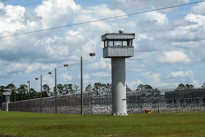 El demócrata David Jolly pidió investigar Deportation Depot tras conocerse irregularidades en otro centro de detención de Florida