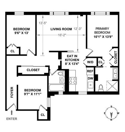 El departamento cuenta con 3 cuartos y 2 baños completos, espacios amplios y un living central (Brown Harris Stevens)